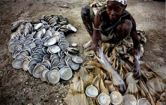 海地人怎么靠吃泥巴活下来?