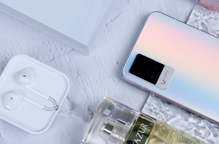 前置双摄双柔光灯,从2999元降至2599元,这款自拍手机有些香?