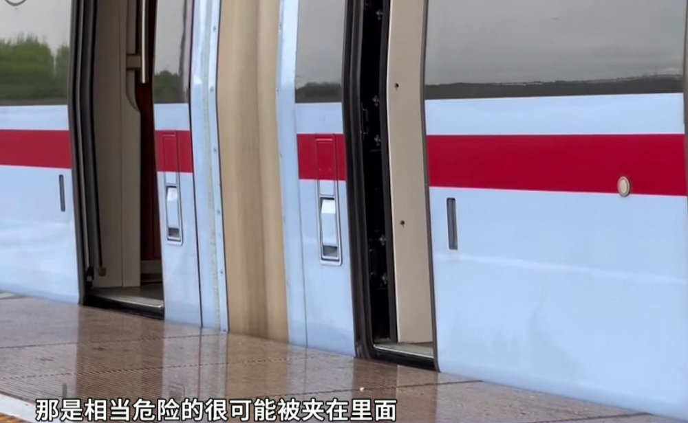 深圳:男子坐高铁下错站,竟然用腿阻挡列车门关闭