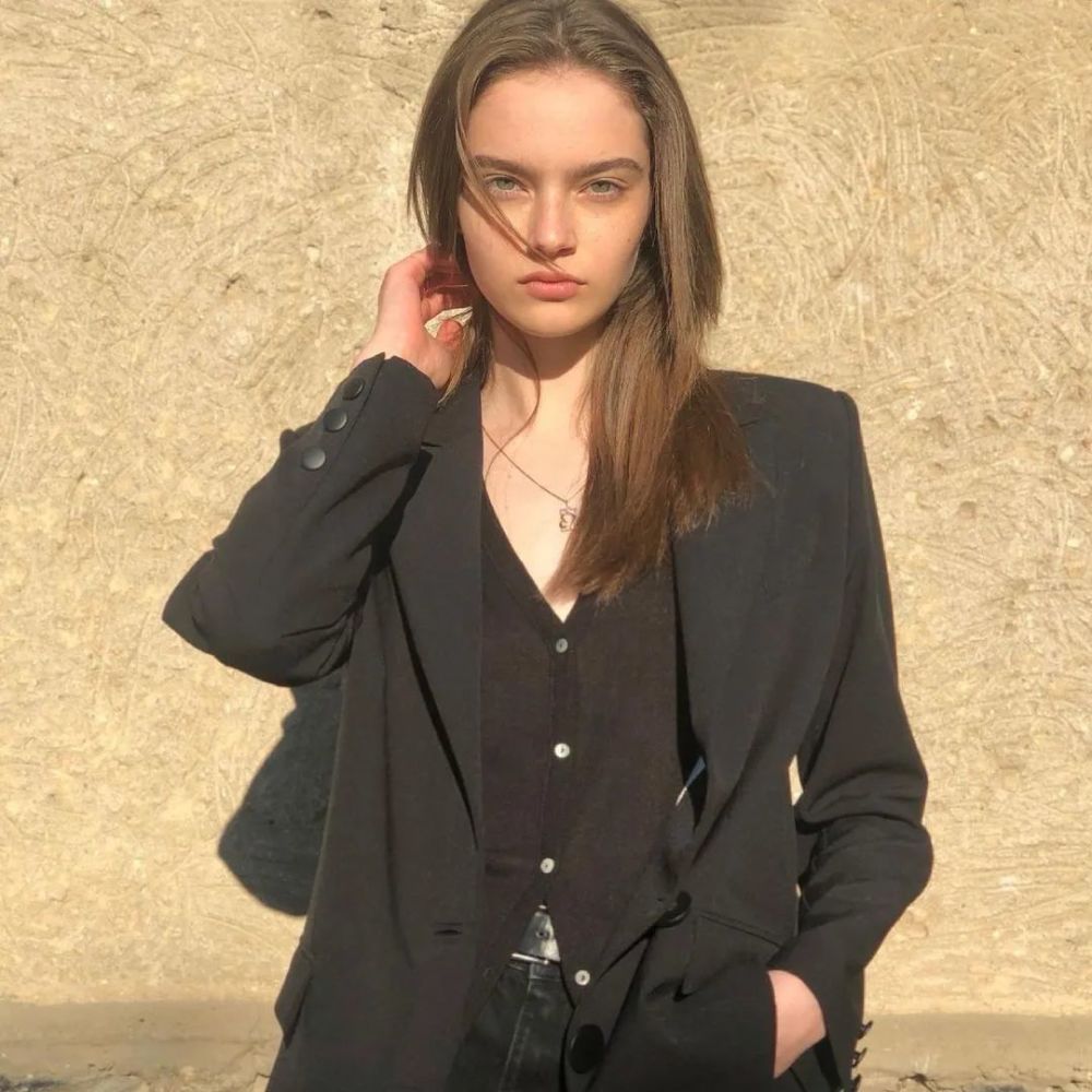 乌克兰新人女模特登上vogue九月刊封面展望时尚圈的未来