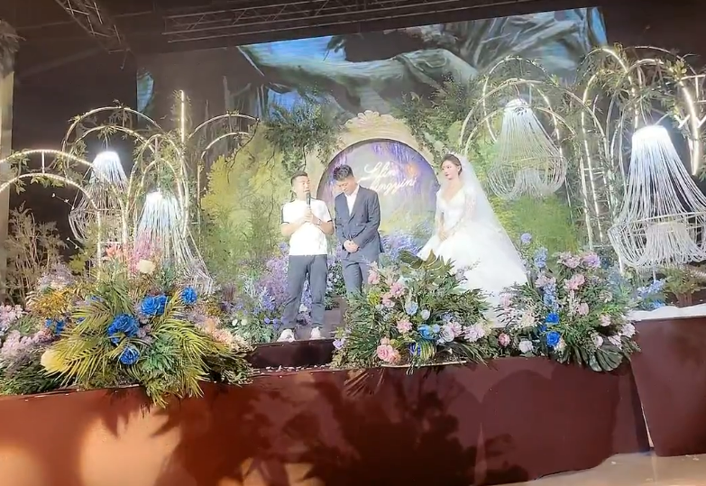 相差10岁差点离婚大嘎子与蔻蔻举办婚礼舞帝利哥现身yy直播间