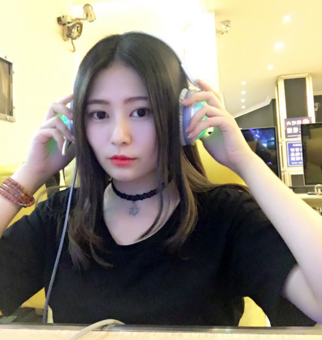 相差10岁差点离婚大嘎子与蔻蔻举办婚礼舞帝利哥现身yy直播间