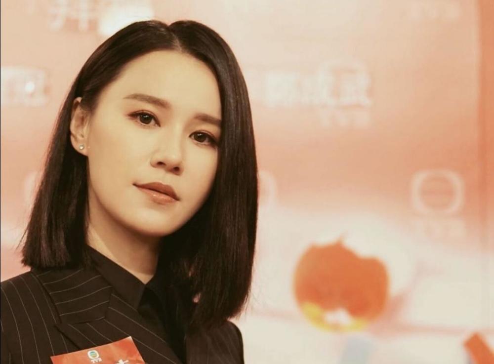 洪永城在表演领域同黄翠如是难兄难弟,余咏珊很捧他,他这些年在