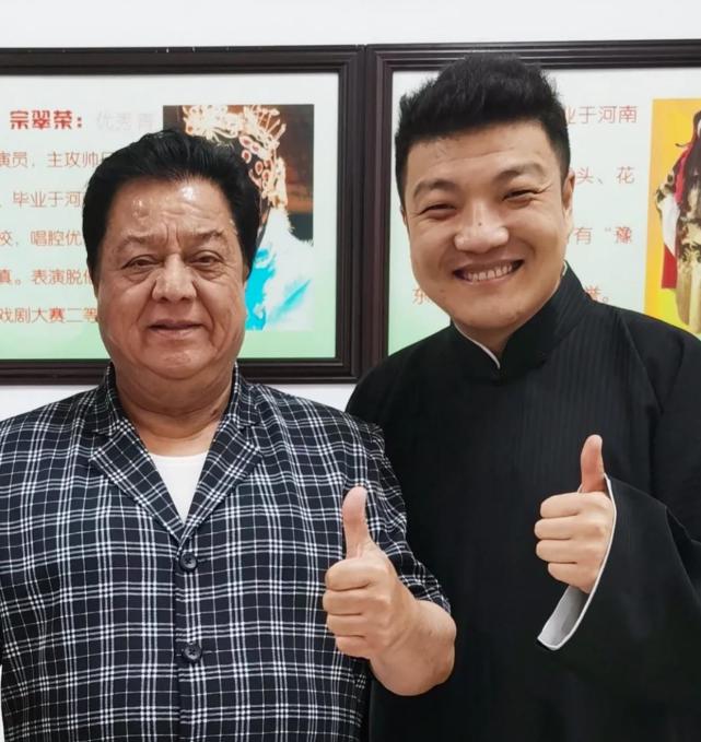 青年相声演员许健谈名家李金斗一双老北京布鞋让自己感动至今