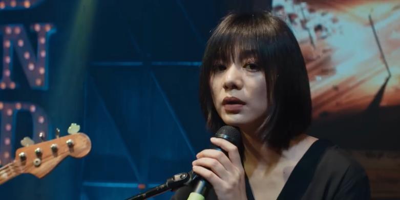 国产恐怖片有救了新晋鬼后王真儿扛枪带着村民弑神