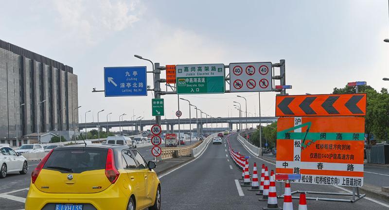 司机注意了上海嘉闵高架沪松公路立交两方向匝道封闭需绕行