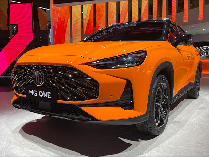 提供兩種外觀 名爵全新mg One實拍 搭1 5t引擎 車長超4 5米 中國熱點