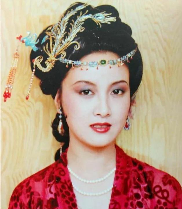 红楼梦金陵十二钗人间十二花王熙凤是什么花