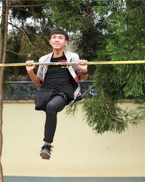 独腿少年高艳能:拒绝免考,拄拐跑1000米,不靠别人怜悯靠自己