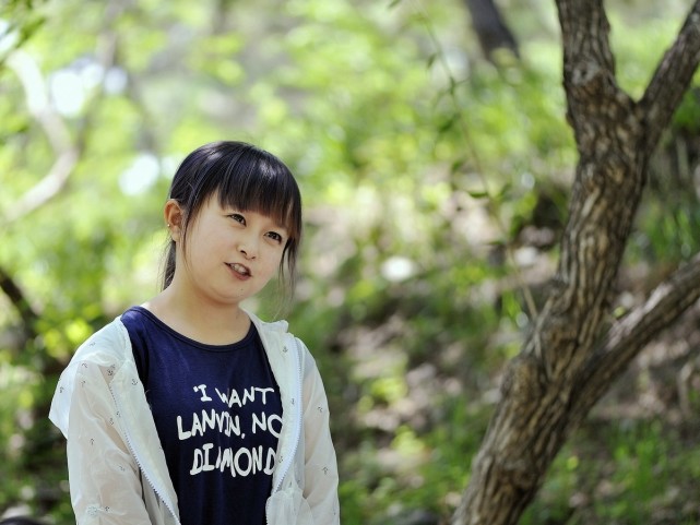 袖珍人朱洁:34岁身高1米24,小皮影走出大明星,如今已嫁人为妻