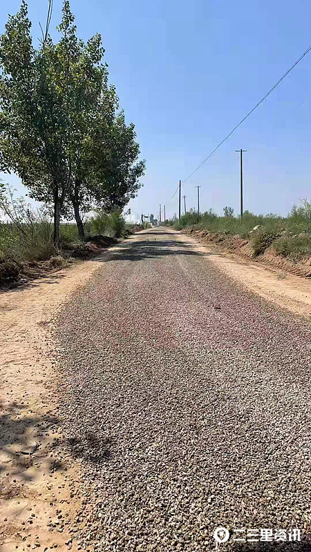 追踪大荔许庄镇泥泞产业路铺上了沙石村民再下雨就不怕了