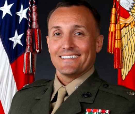 斯图尔特·谢勒在视频中表示,美国军方高层的错误情报以及美国政府