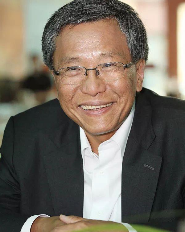 03年,黄有龙在广州创办了金叶子度假酒店,04年3月,入股深圳日环实业