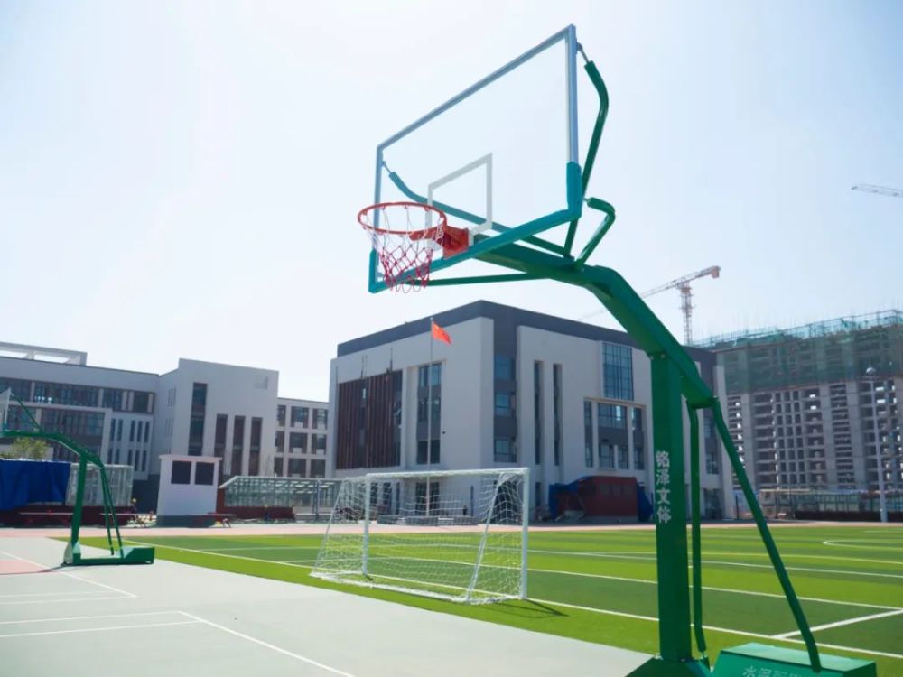 泾河新城第四小学投入使用!_腾讯新闻