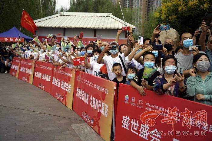 十四运会和残特奥会火炬在咸阳传递68名火炬手接力传递