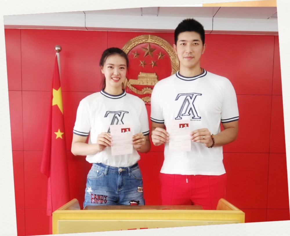 齁甜吴冠希晒照庆祝求婚张常宁3周年宝宝感谢你在黑暗中牵我手同行