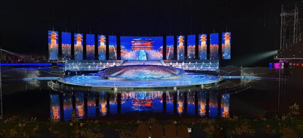 水景表演区 舞台表演区 情景表演区,注入人景合一的感观,尽显镜泊湖