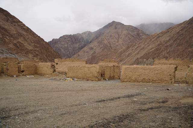 赛图拉新藏线上小镇新生