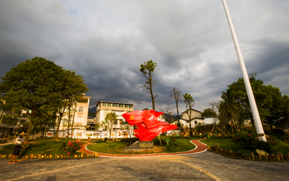 万安镇建设红旗公园传承红色基因党史学习教育