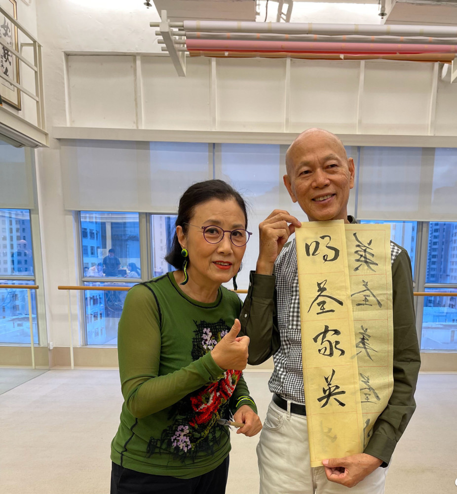 汪明荃和老公庆祝74岁生日，夫妻俩恩爱33年，都曾因孩子感到遗憾