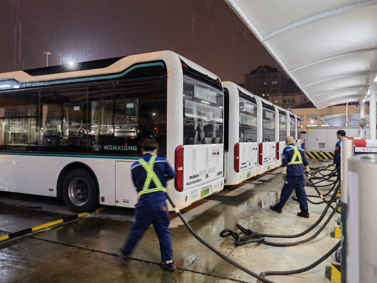 上海不断更新纯电动为主新能源公交车力推避峰就谷充电可降本增效