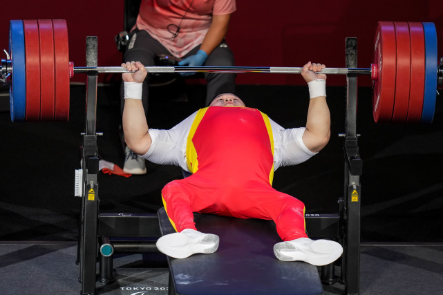 东京残奥会举重叶继雄获男子88公斤级银牌