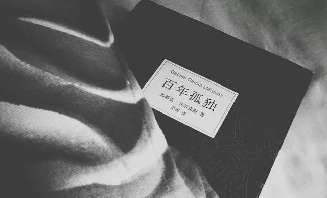 结语《百年孤独》写的不仅仅是一百年的孤独,它也是千年的孤独,万年的