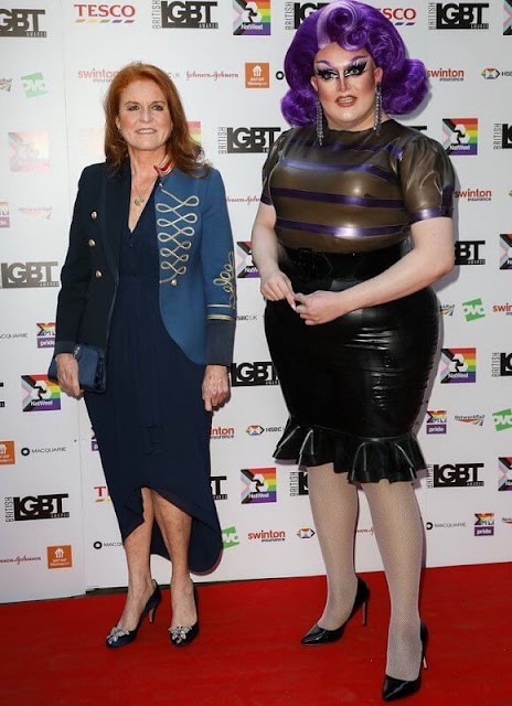 大胆穿撞色外套,年轻时颜值媲美戴妃