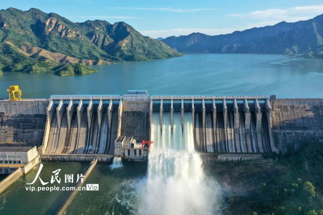 河北迁西潘家口水库泄洪放水