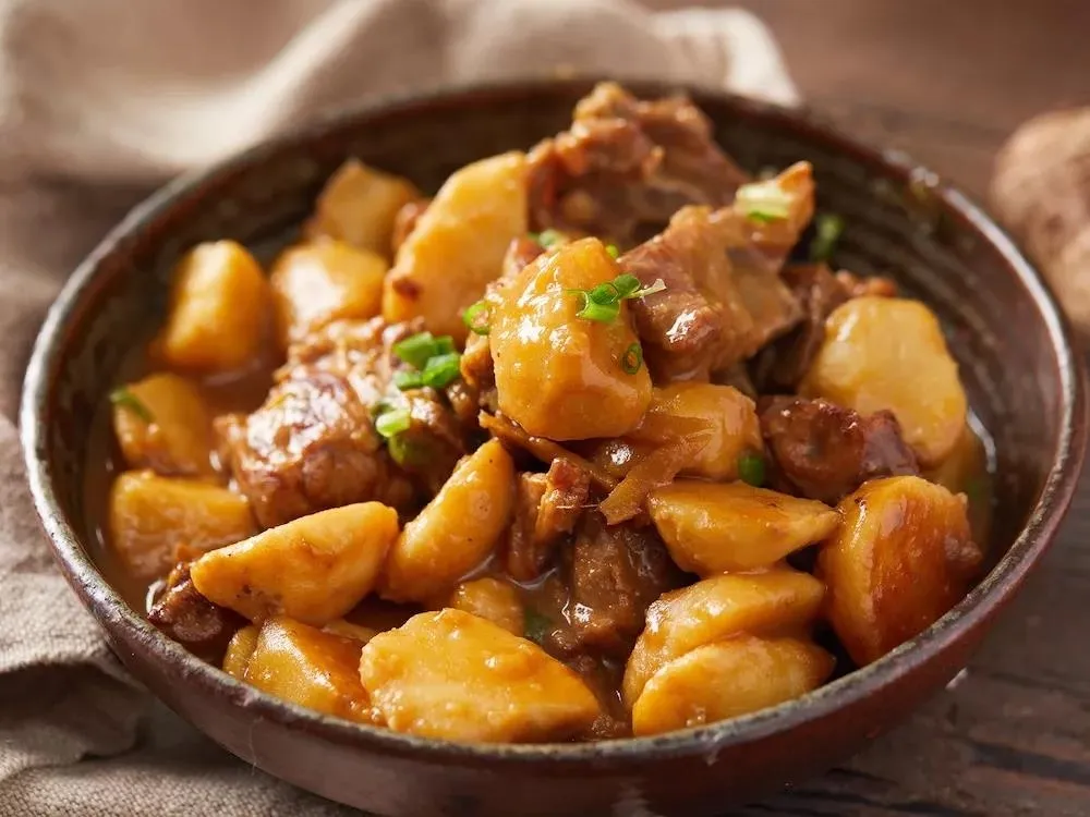 没吃过小奶芋的,小编强烈建议试试,可以做成芋头烧鸡,芋头红烧肉,蒸