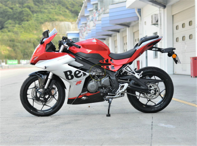 入门级双缸跑车贝纳利tornado252r上市售价258万