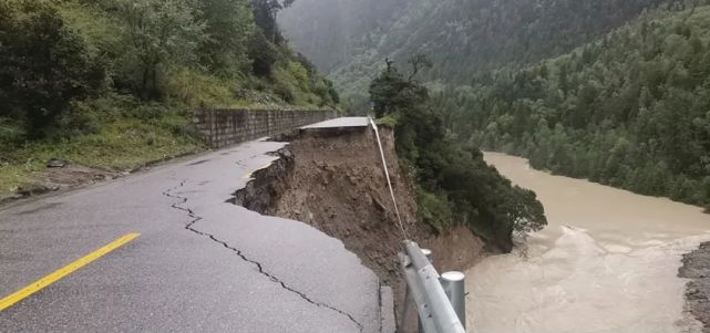 【平安交通】318国道塌方处已抢通,道路恢复通行