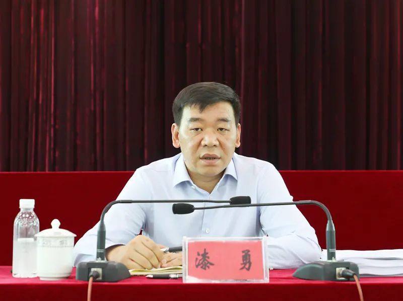 县领导胡勇,刘凤刚,李福燕,陈邦毅,廖光力,徐兴达,刘浩,王敏等出席.