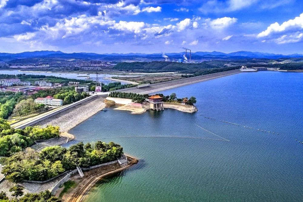 大伙房水库辽宁省抚顺市境内的浑河干流上,水库大坝坝顶高程139.