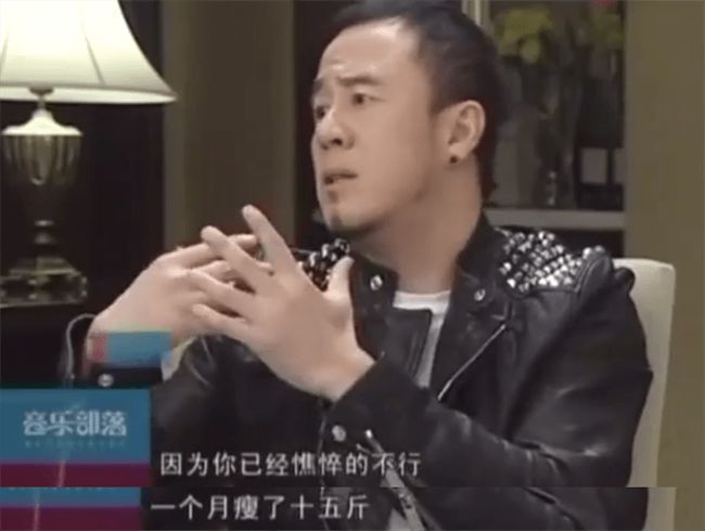 杨坤状态异样引质疑！昔日举动被扒后，还和兄弟堂扯上关系