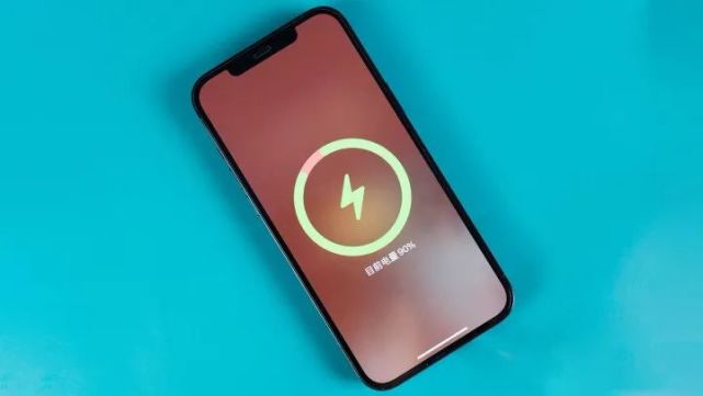 iphone充电壁纸随电量自动更换充电变个性了