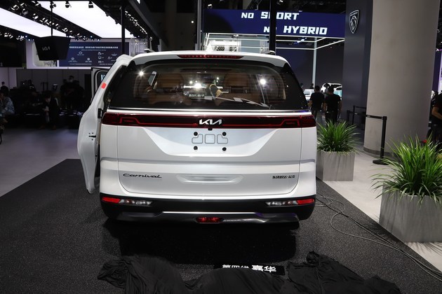 2021成都车展:实拍起亚国产嘉华 进军30万级mpv市场