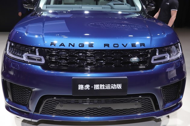 2021成都车展实拍揽胜运动版墨蓝鎏光版