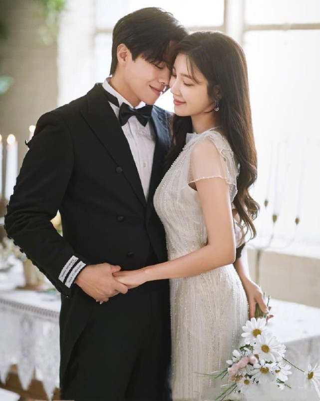 穿长裙配烫发好韩范,又成"直男斩"|长裙|沈秀莲|穿搭|顶楼3|洛根李