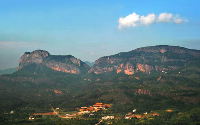 梅州天然卧佛走红佛体体积超10亿方预测重量超20亿吨