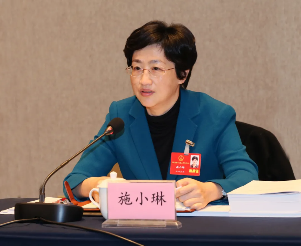 有媒体注意到,施小琳此前为江西省委常委,宣传部部长,她还是十九届