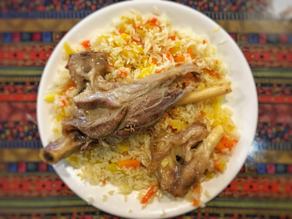 肉菜主食俱全的新疆手抓饭为啥没能在内地火起来