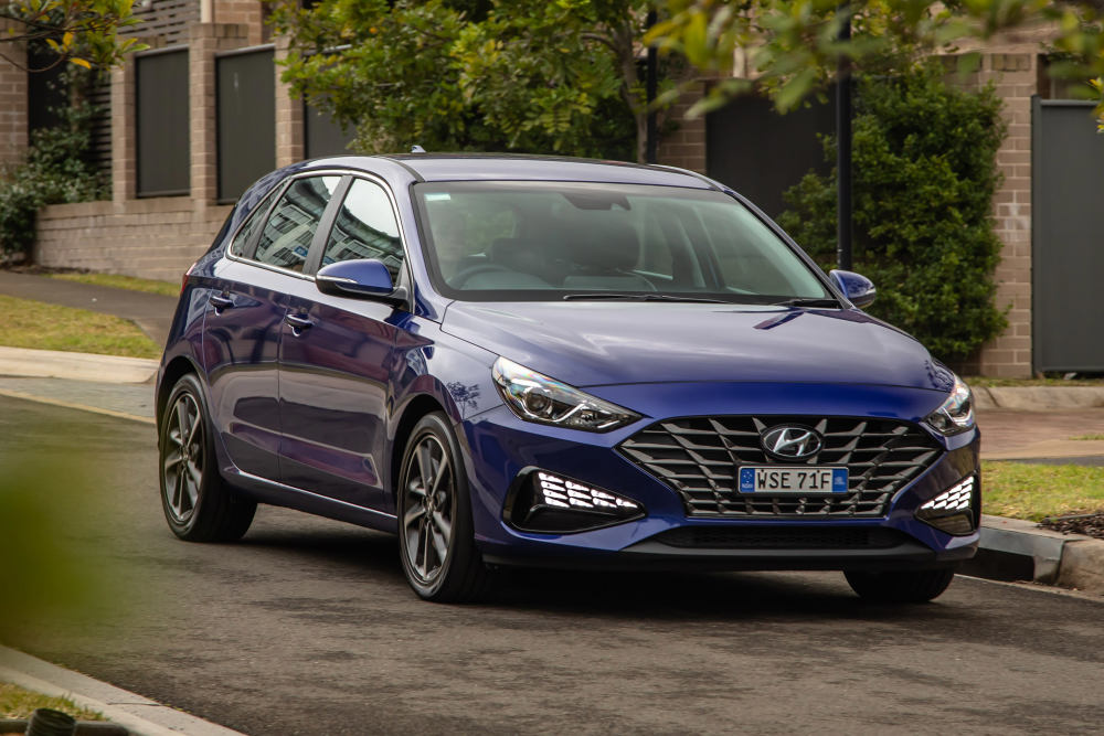 2022现代i30elite两厢小车无视suv的冲击