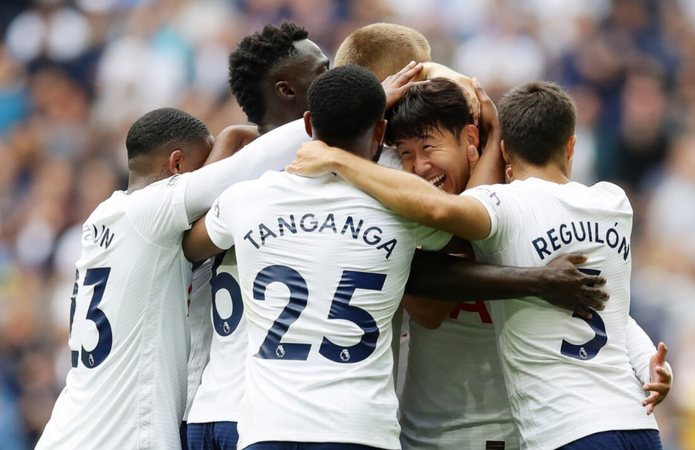 沃特福德 英超榜首易主！1-0！亚洲天王轰入唯一进球，数万热刺球迷狂欢