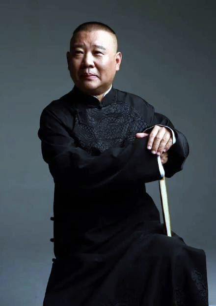 相声演员周炜遭逼捐疑似骂人后辟谣被盗号体制内演员也有苦衷