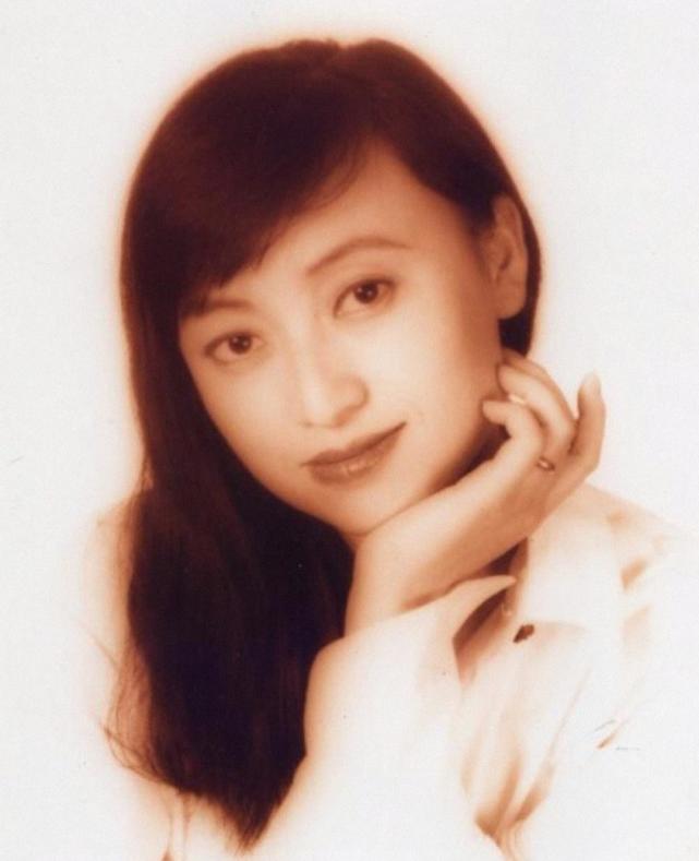 2006年的秋天年仅17岁的男生孟超(化名),从贵阳六中高二(14)班转到了