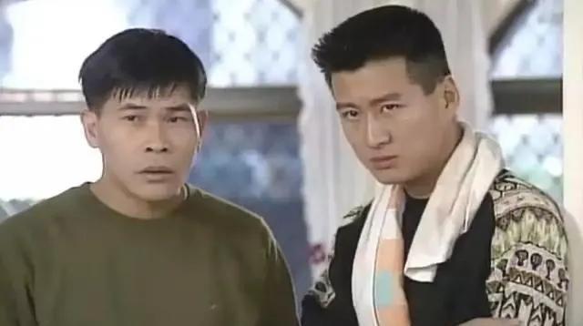 的警察,但是他的同事兼好友沈公子却是个成事不足败事有余的花花公子