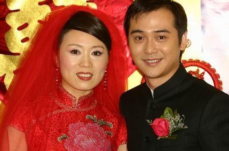 相差15岁的姐弟恋,为了结婚不惜跟家人断绝关系,如今他们怎么样!