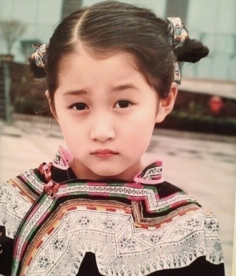 关晓彤现身奶茶店,素颜镜头下颜值让人愣了|颜值|童星|关晓彤|鹿晗