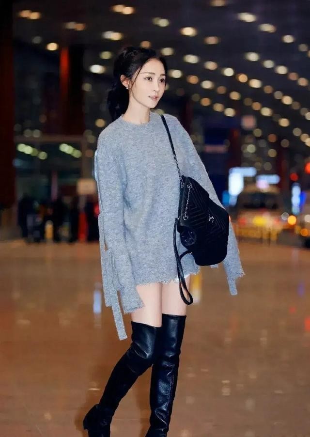 姚笛婚后的生活真幸福!穿针织衫配蓬蓬裙,妩媚女人味不失少女感